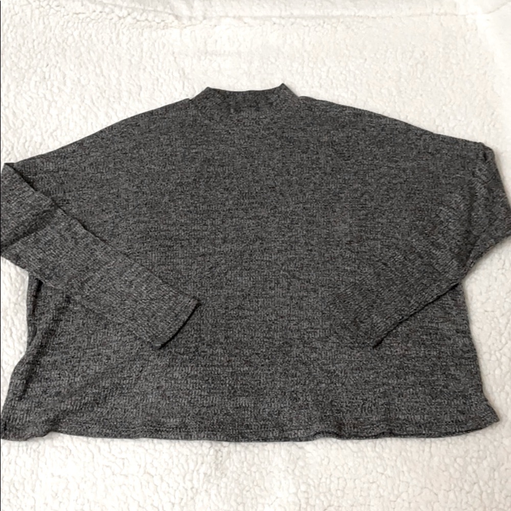 Gray top - Picture 2 of 5